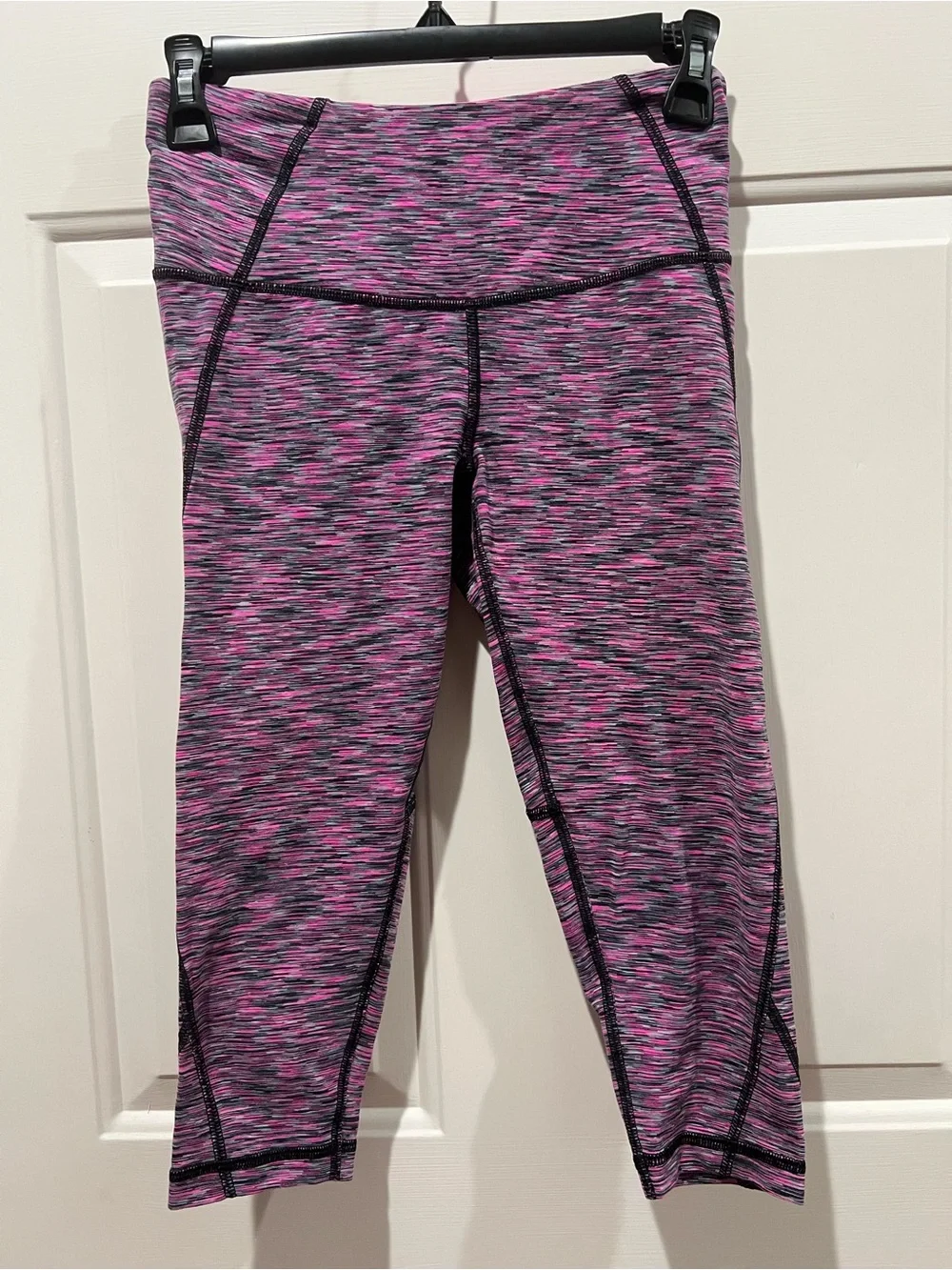 Victoria's Secret Pink & Black Space-Dye Capri Leggings